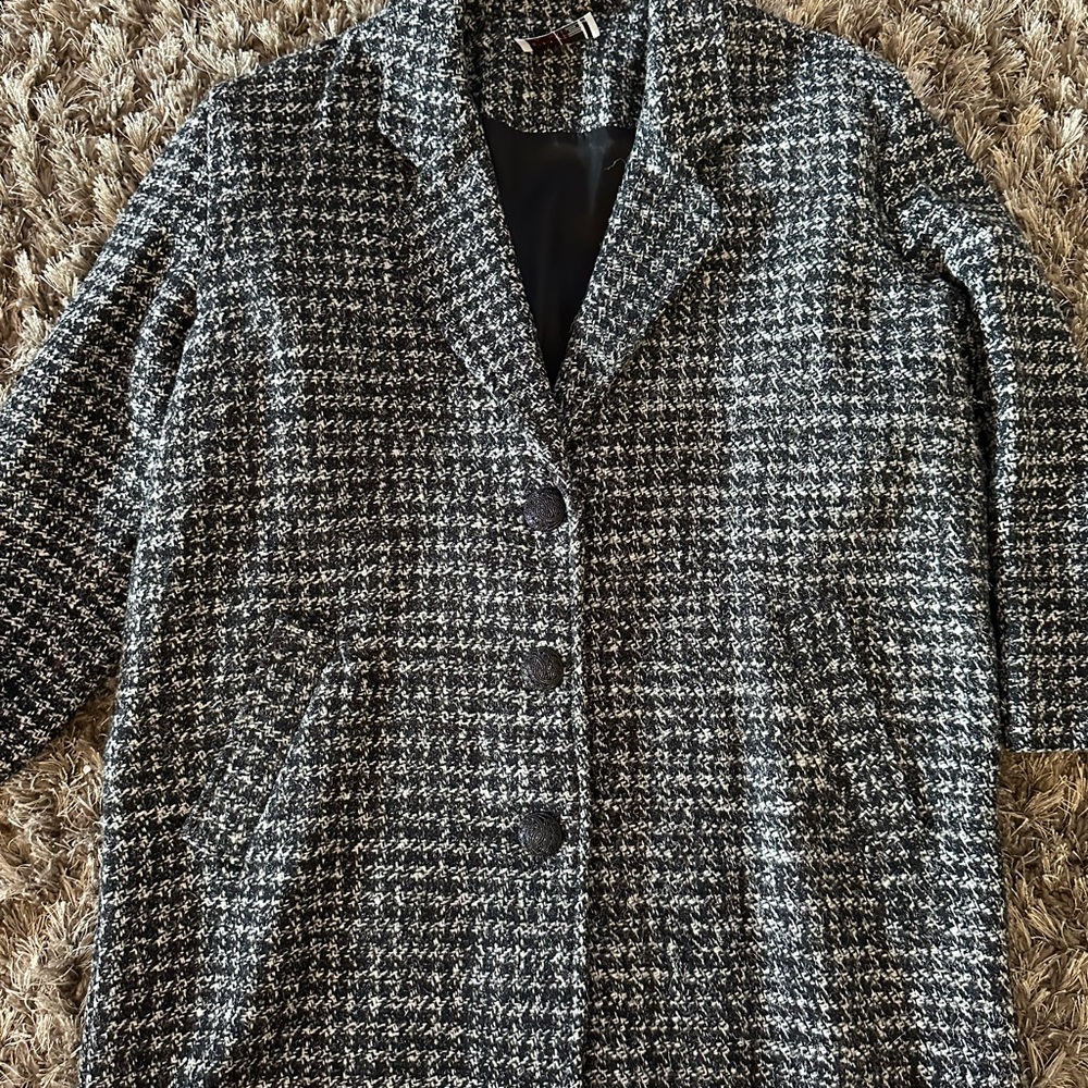 Chic Black and White Houndstooth Coat
